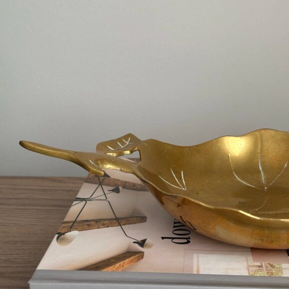Vintage Mid Century Brass Leaf Catch All Bowl - Picture 4 of 4